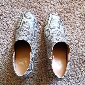 Snake pattern ankle boot